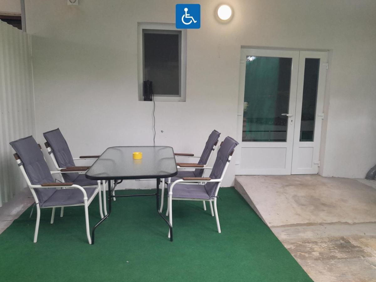Apartments Mare Pula Luaran gambar