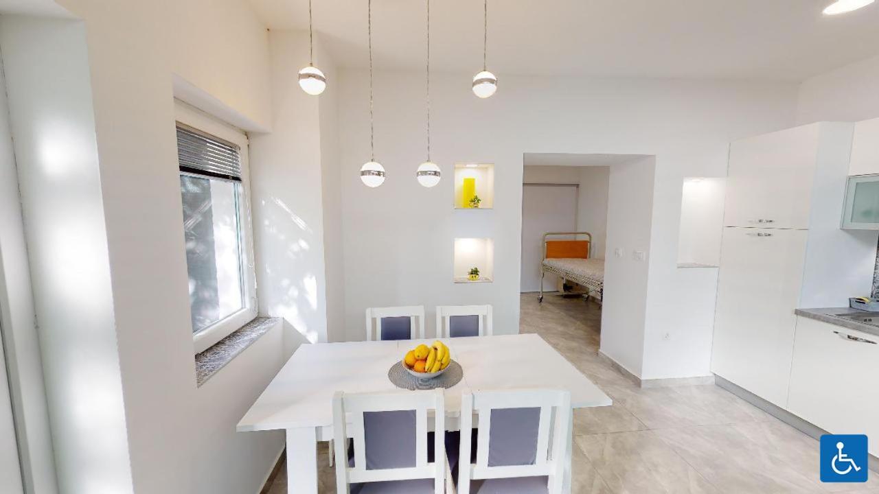 Apartments Mare Pula Luaran gambar