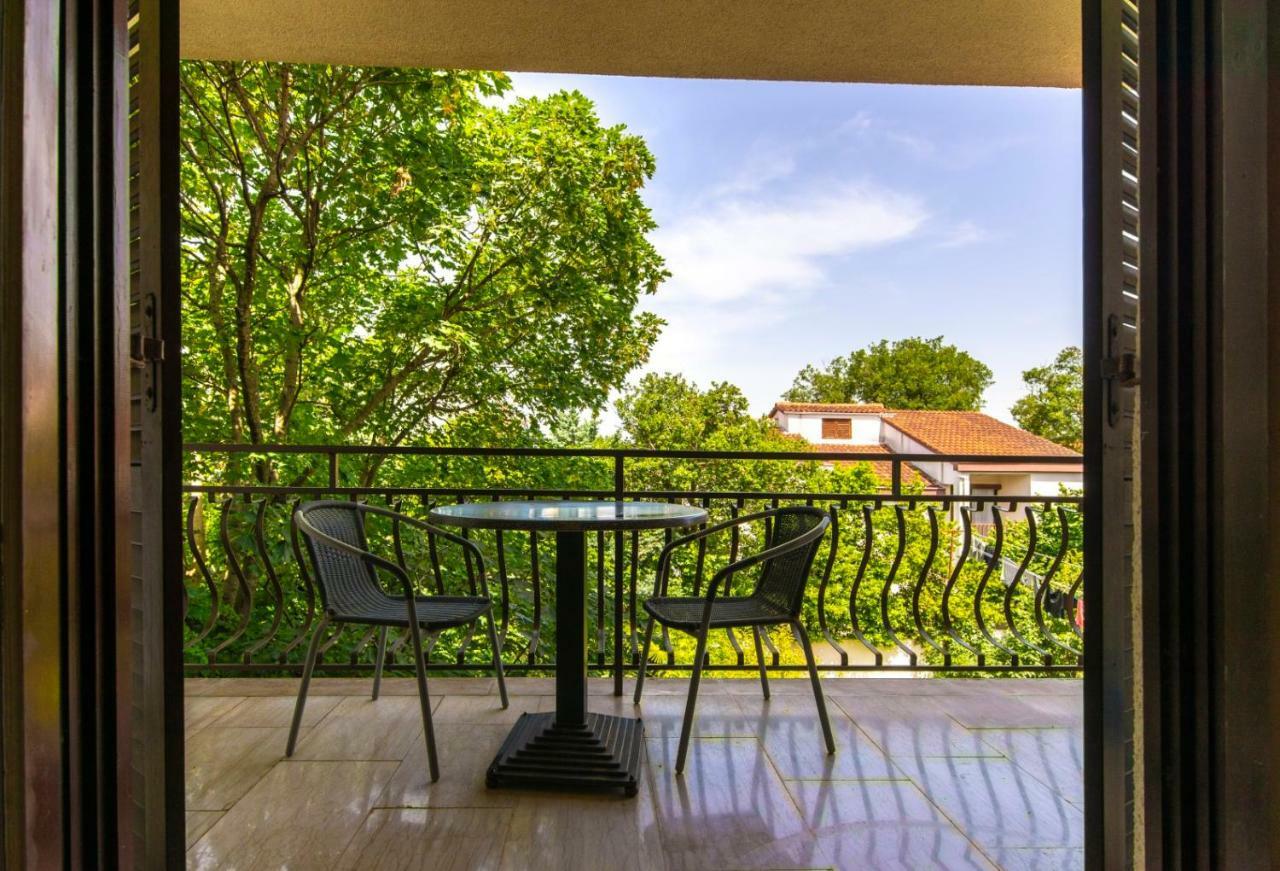 Apartments Mare Pula Luaran gambar